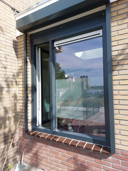 Van ''saai'' wit naar modern zwart - Zelfwrappen.com